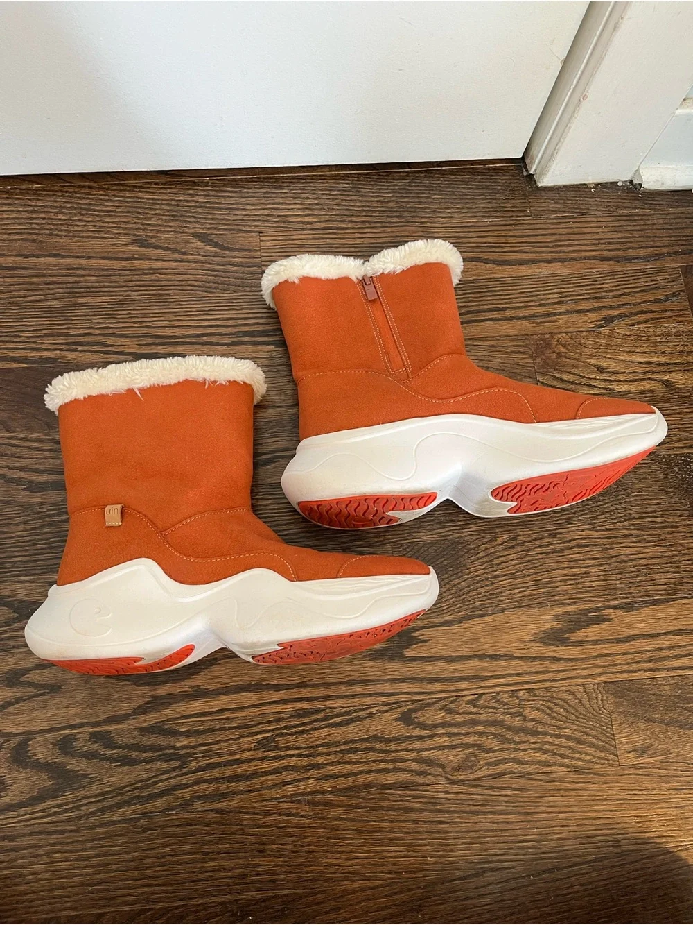 UIN Women's Orange Suede Faux-Fur Winter Zip Boots size 7.5